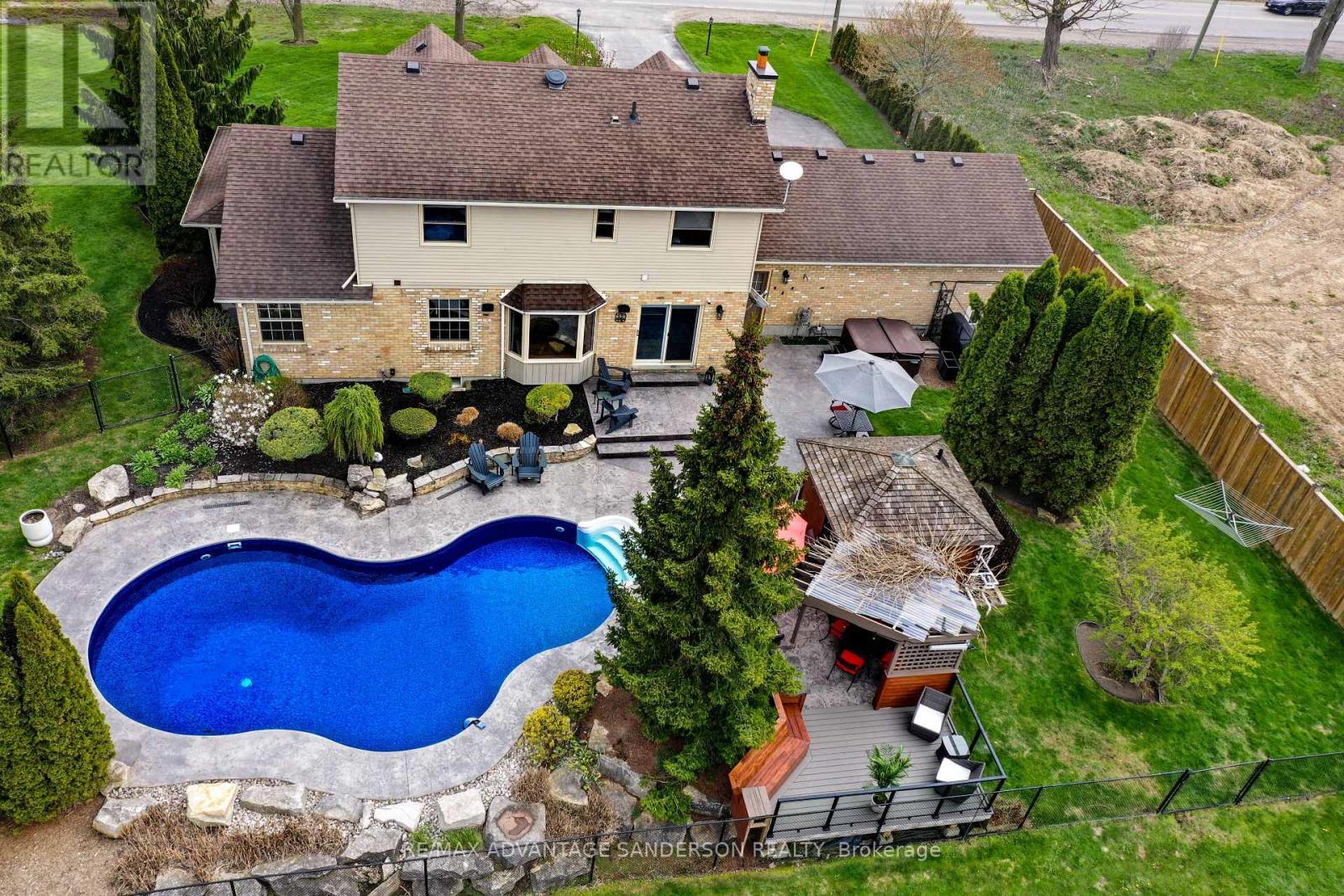 975 Sunningdale Road W, London North (North S), ON