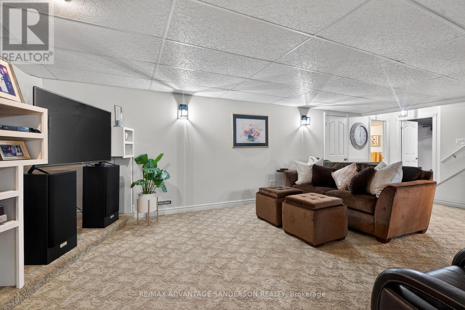 975 Sunningdale Road W, London North (North S), ON