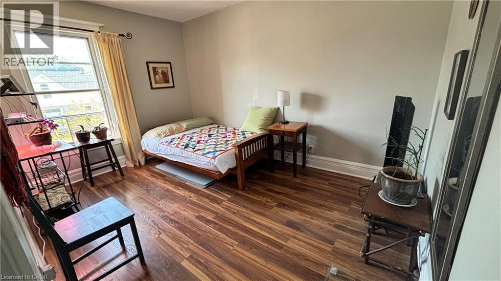 30 Victoria Avenue, Cambridge, ON - Indoor Photo Showing Bedroom