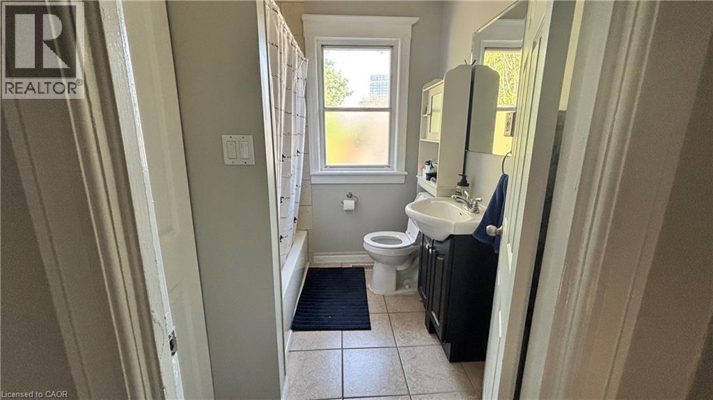 30 Victoria Avenue, Cambridge, ON - Indoor Photo Showing Bathroom
