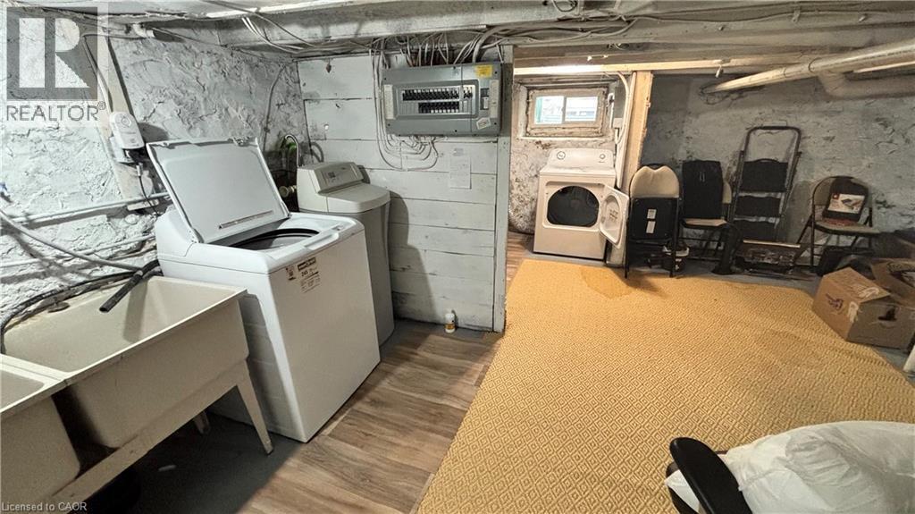 30 Victoria Avenue, Cambridge, ON - Indoor Photo Showing Laundry Room
