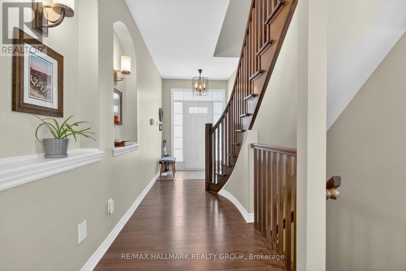 33 Summitview Drive, Ottawa, ON