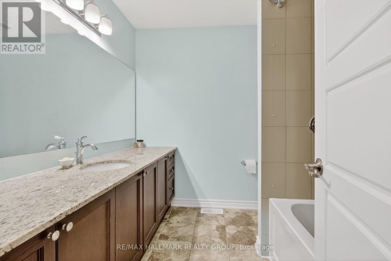 33 Summitview Drive, Ottawa, ON