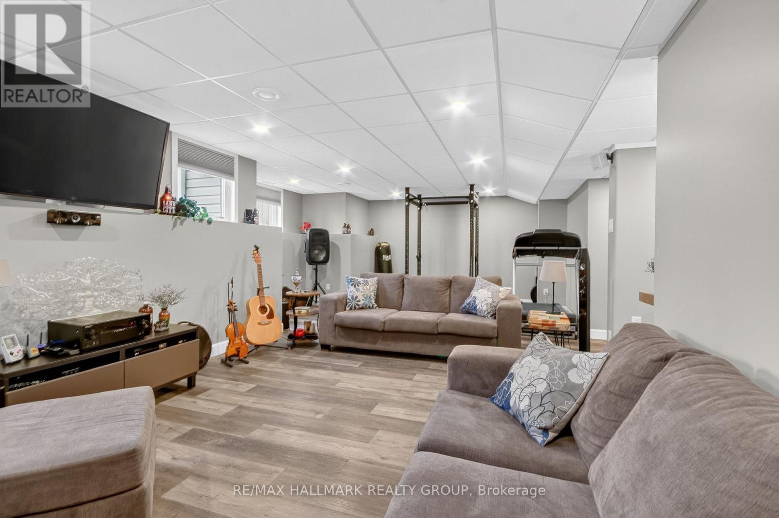 33 Summitview Drive, Ottawa, ON