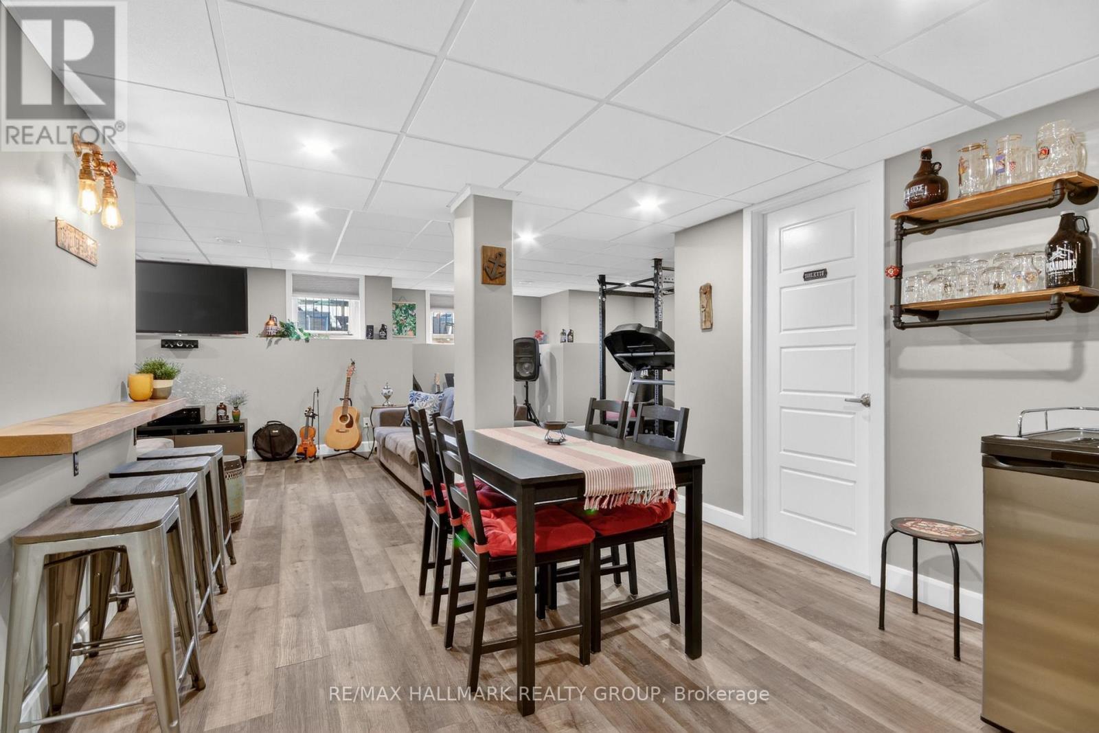 33 Summitview Drive, Ottawa, ON