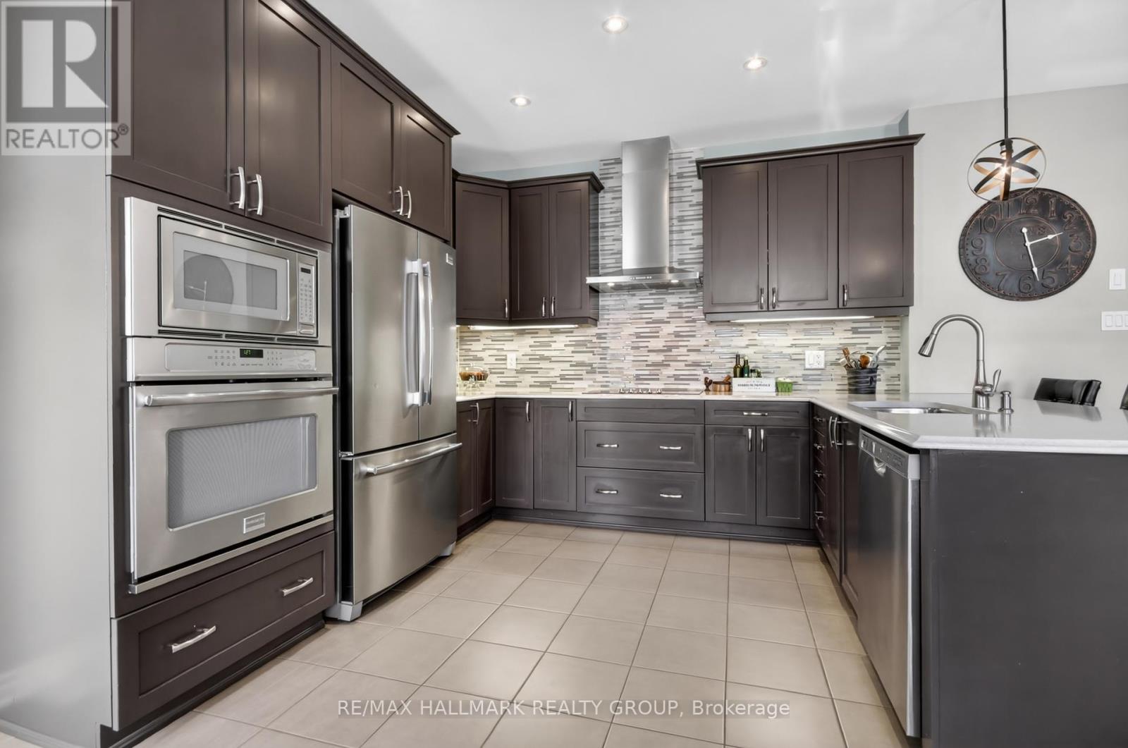 33 Summitview Drive, Ottawa, ON