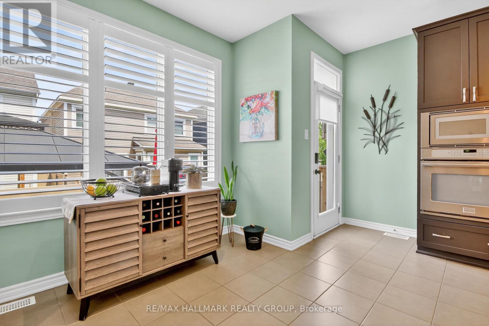 33 Summitview Drive, Ottawa, ON