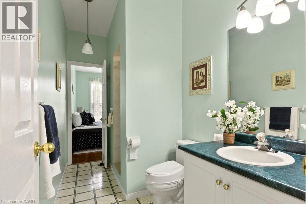 3 piece bathroom with ensuite privilege for 2nd bdrm - 20 Kitty Murray Lane Unit# 11, Ancaster, ON