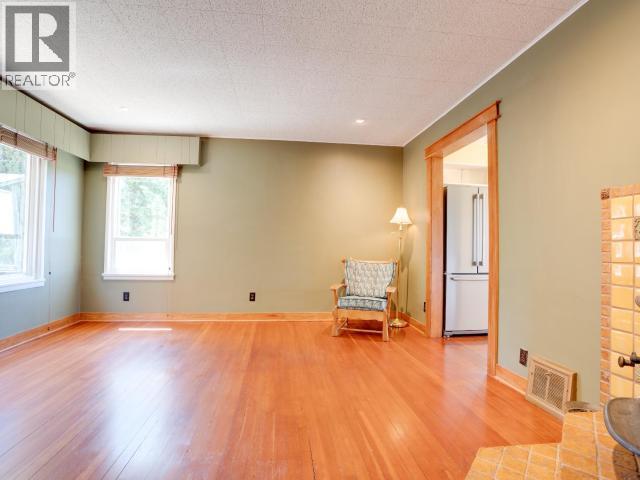 6421 Hillcrest Ave, Powell River, BC