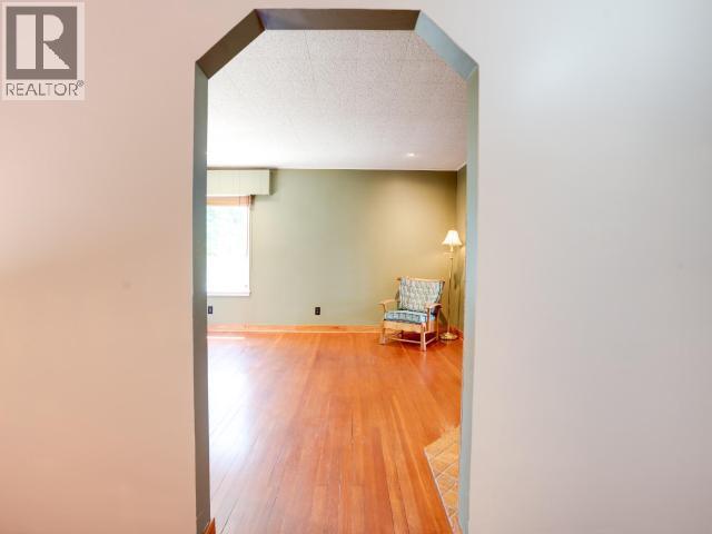 6421 Hillcrest Ave, Powell River, BC