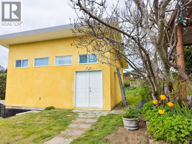 6421 Hillcrest Ave, Powell River, BC