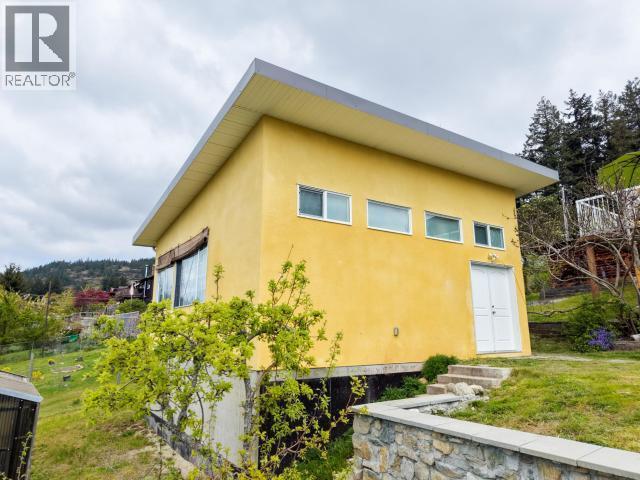 6421 Hillcrest Ave, Powell River, BC