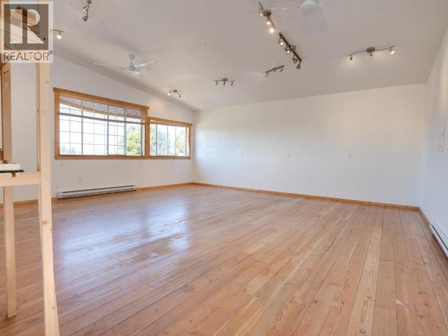 6421 Hillcrest Ave, Powell River, BC