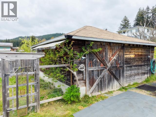 6421 Hillcrest Ave, Powell River, BC
