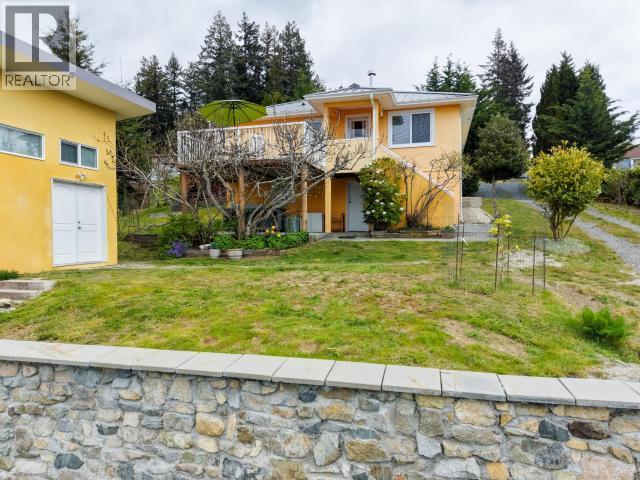 6421 Hillcrest Ave, Powell River, BC