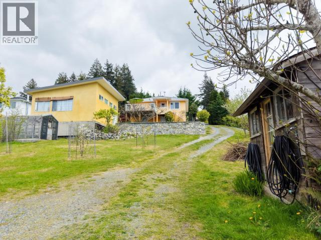 6421 Hillcrest Ave, Powell River, BC