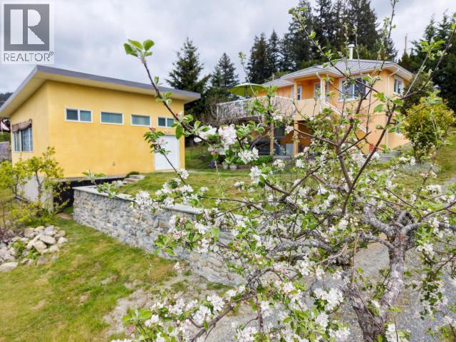 6421 Hillcrest Ave, Powell River, BC