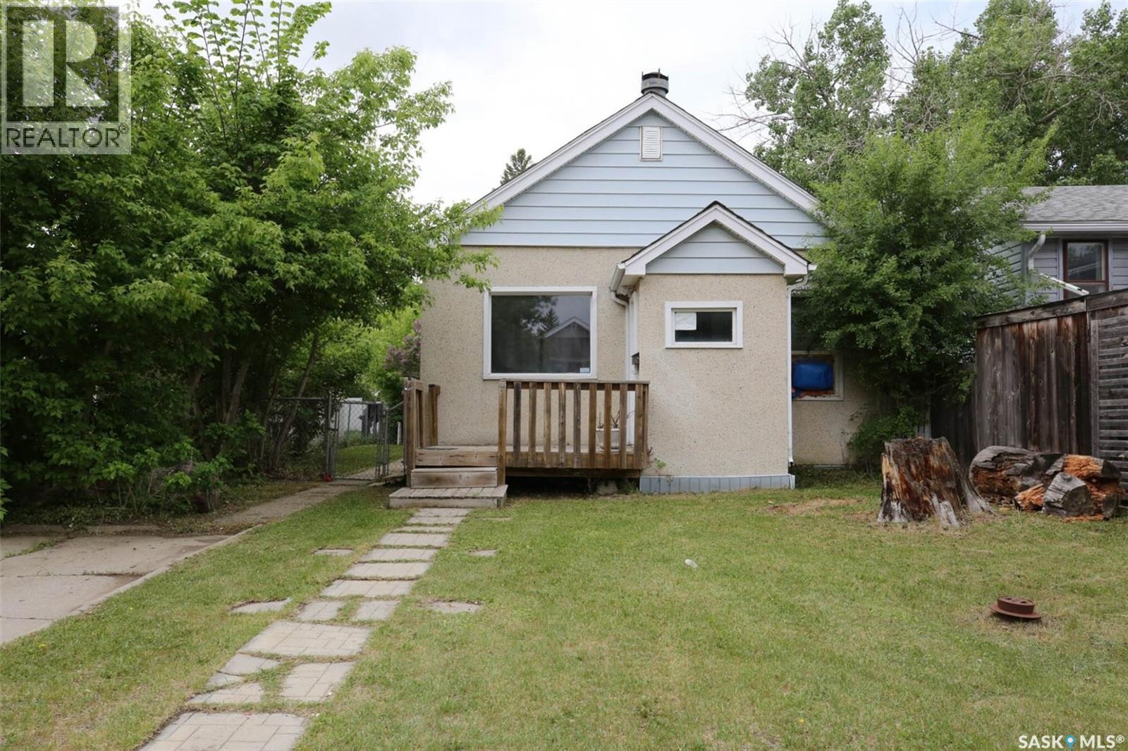 2030 Queen Street, Regina, SK