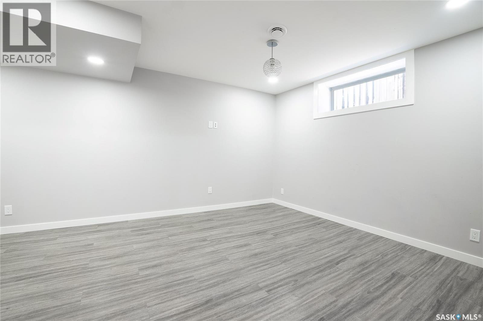 334 Dickson Crescent, Saskatoon, SK