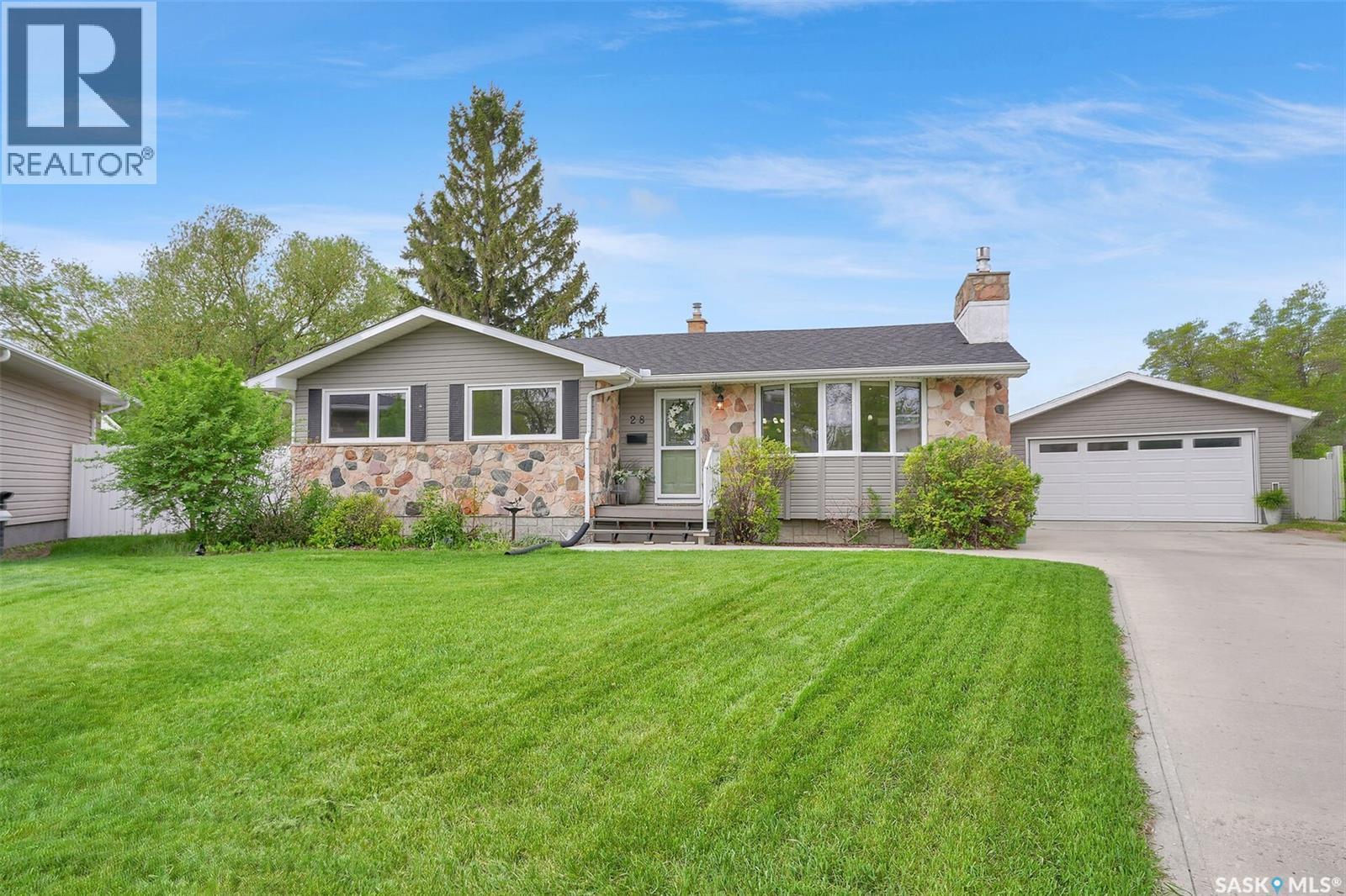 28 Pleasantview Bay, Regina, SK