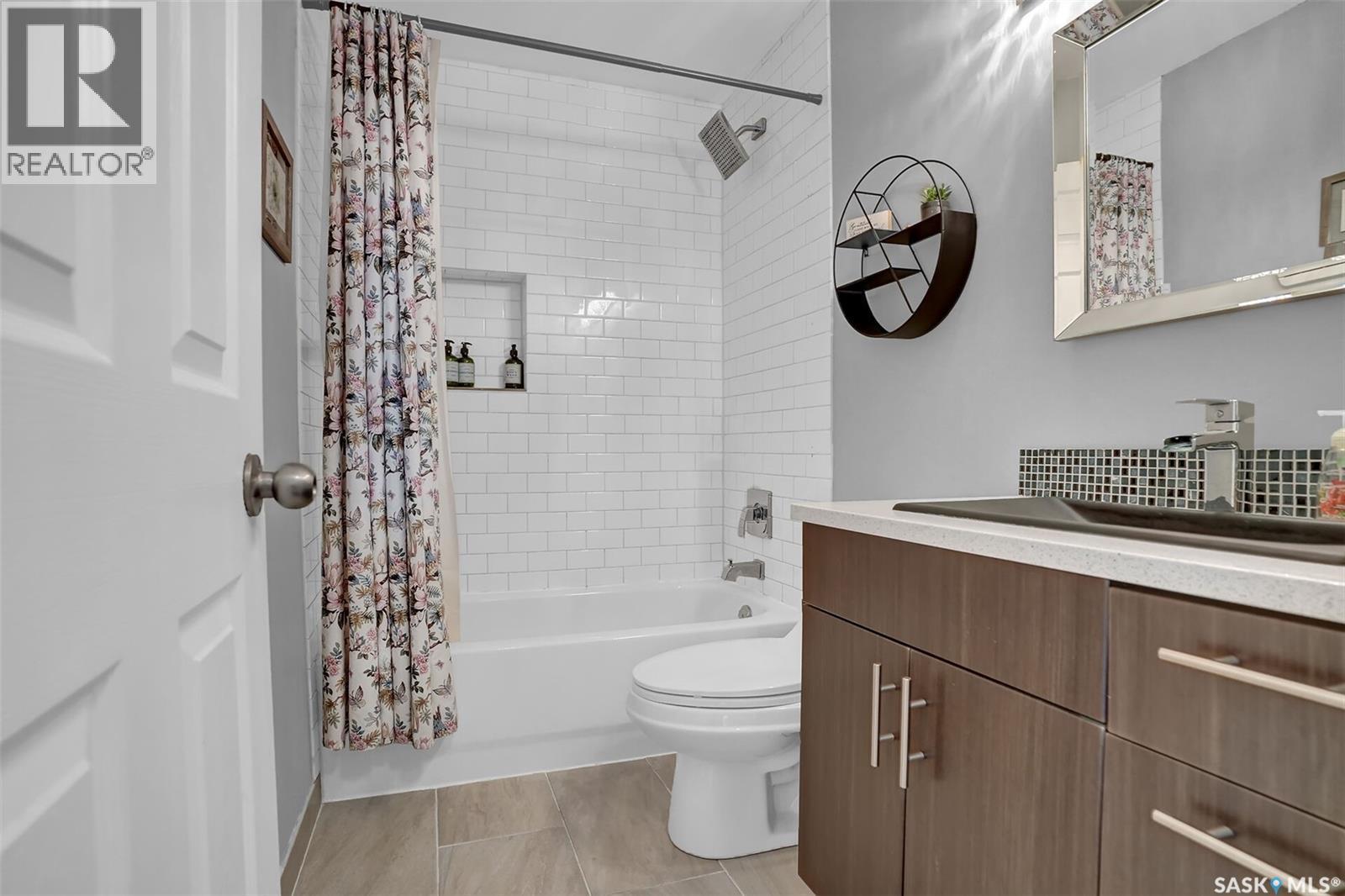 28 Pleasantview Bay, Regina, SK