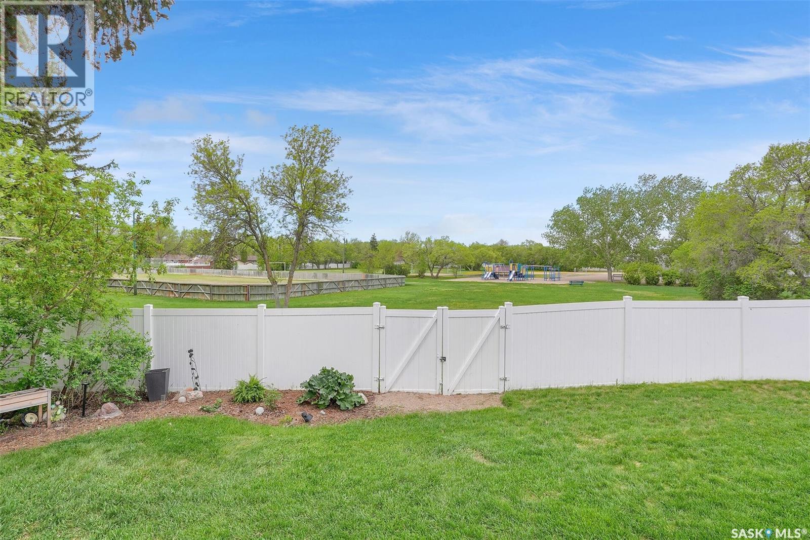 28 Pleasantview Bay, Regina, SK