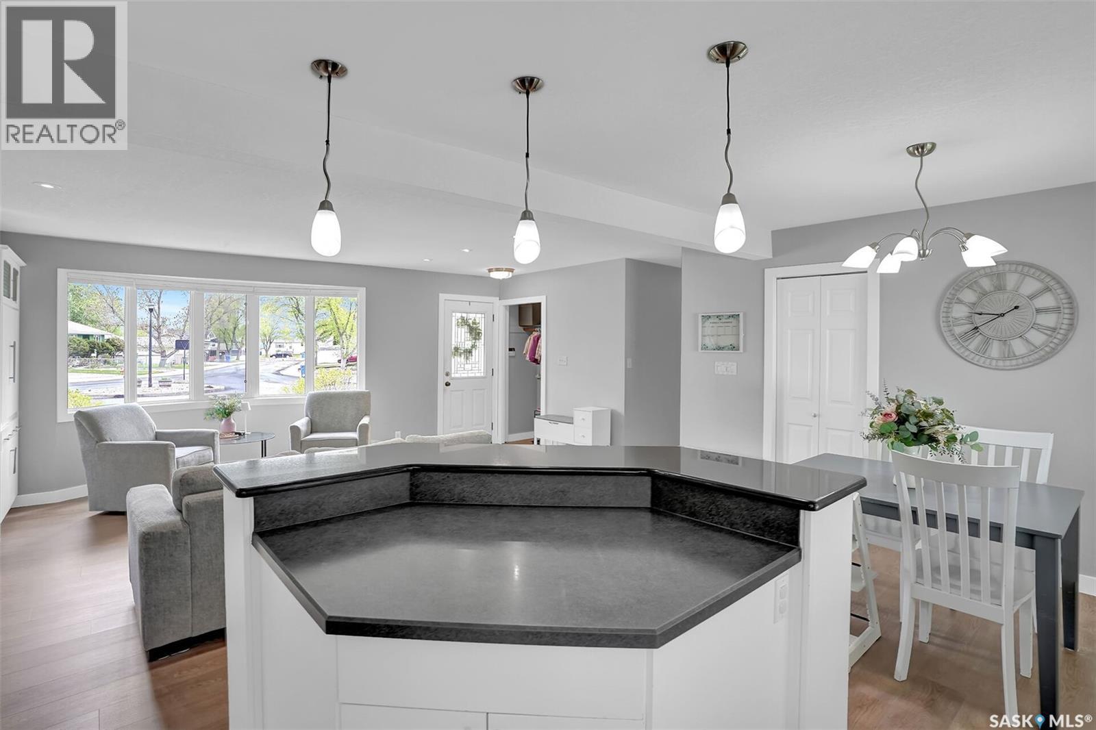 28 Pleasantview Bay, Regina, SK