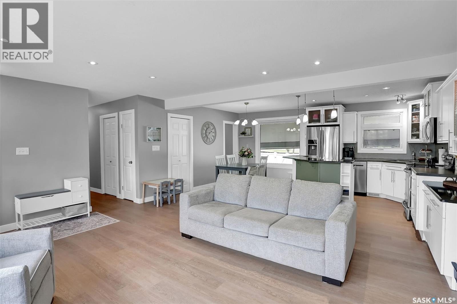 28 Pleasantview Bay, Regina, SK