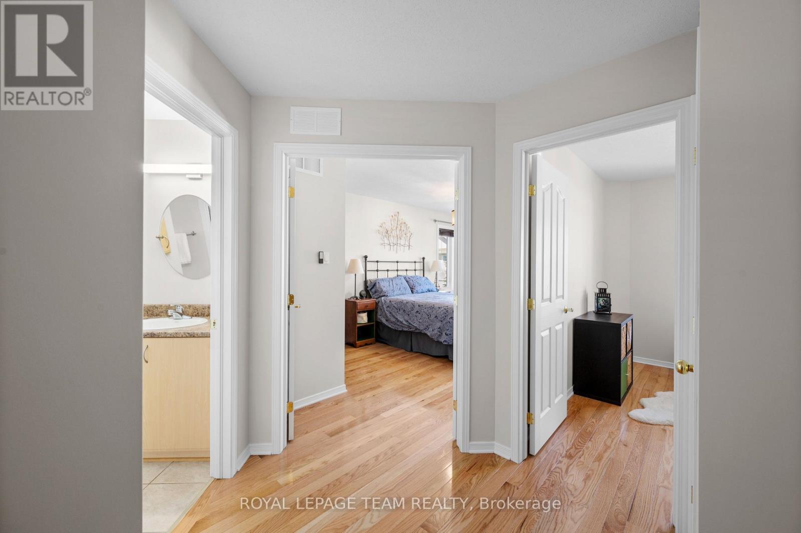 Upstairs Hall - 174 Fordham Private, Ottawa, ON