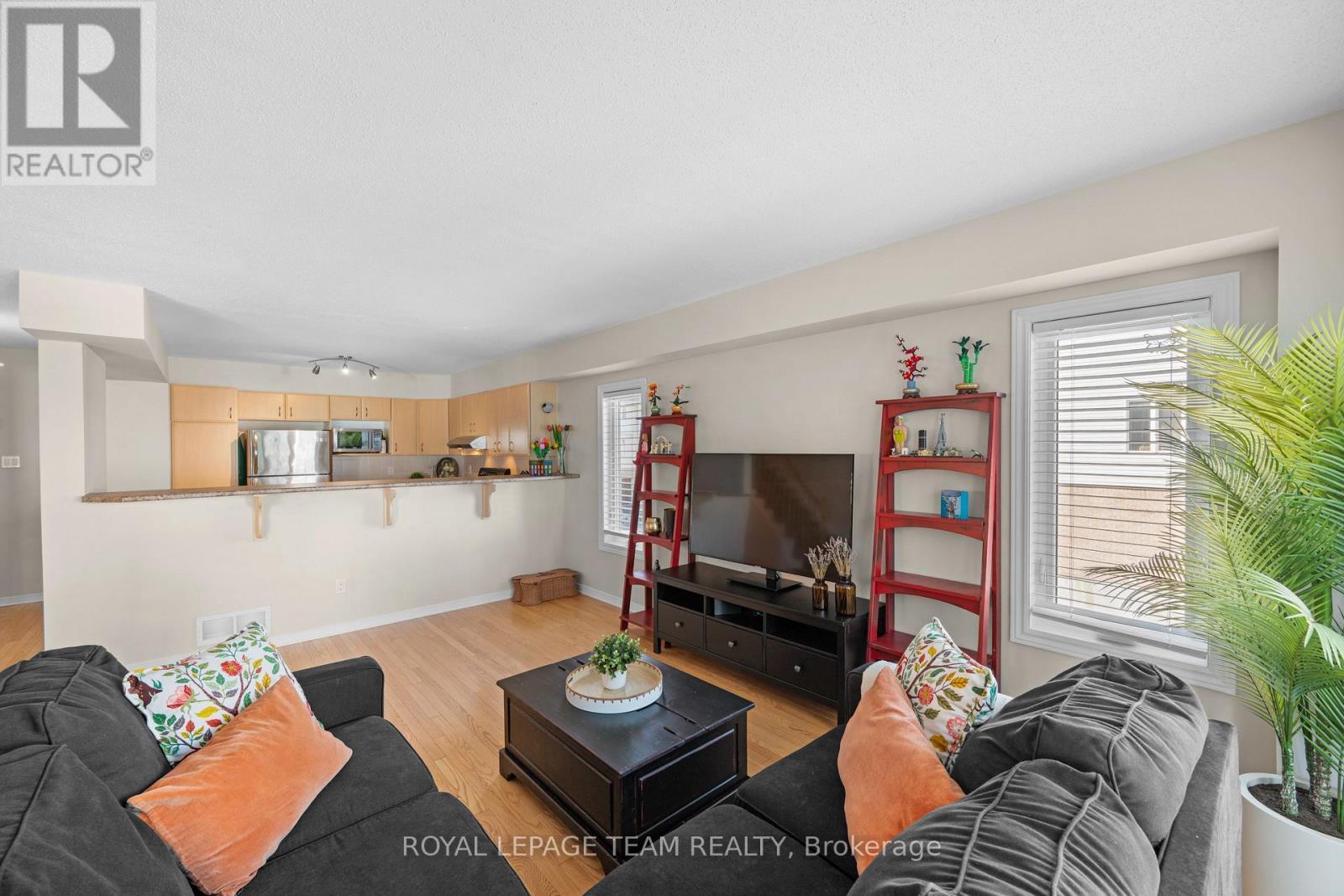 Living Room - 174 Fordham Private, Ottawa, ON