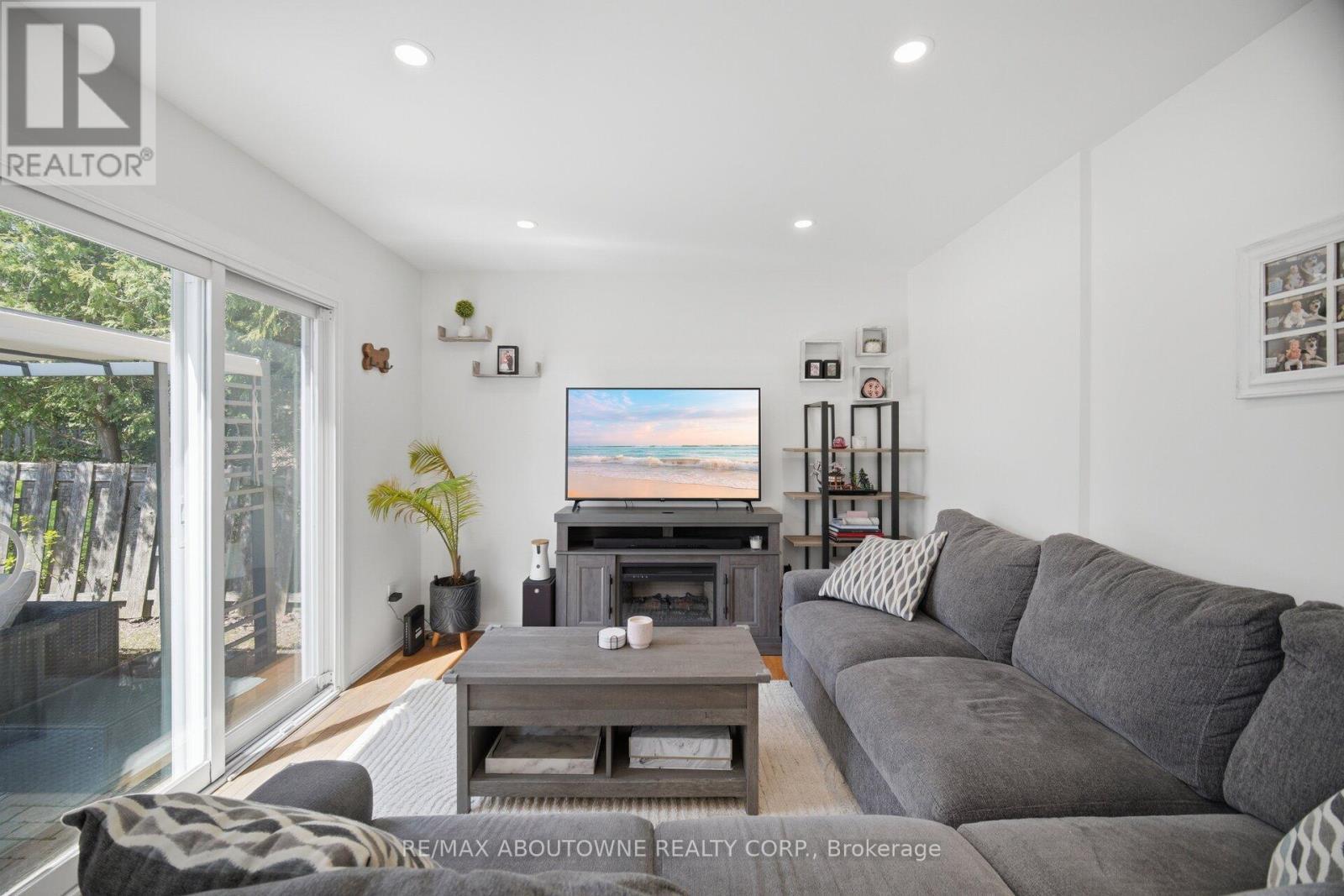 2395 Arnold Crescent, Burlington, ON