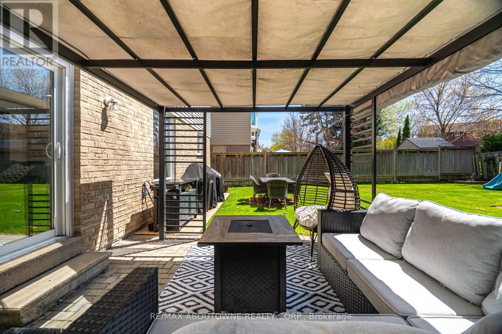 2395 Arnold Crescent, Burlington, ON