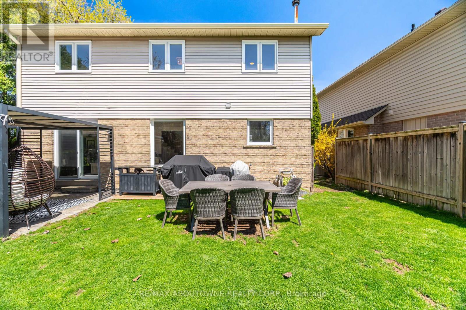 2395 Arnold Crescent, Burlington, ON