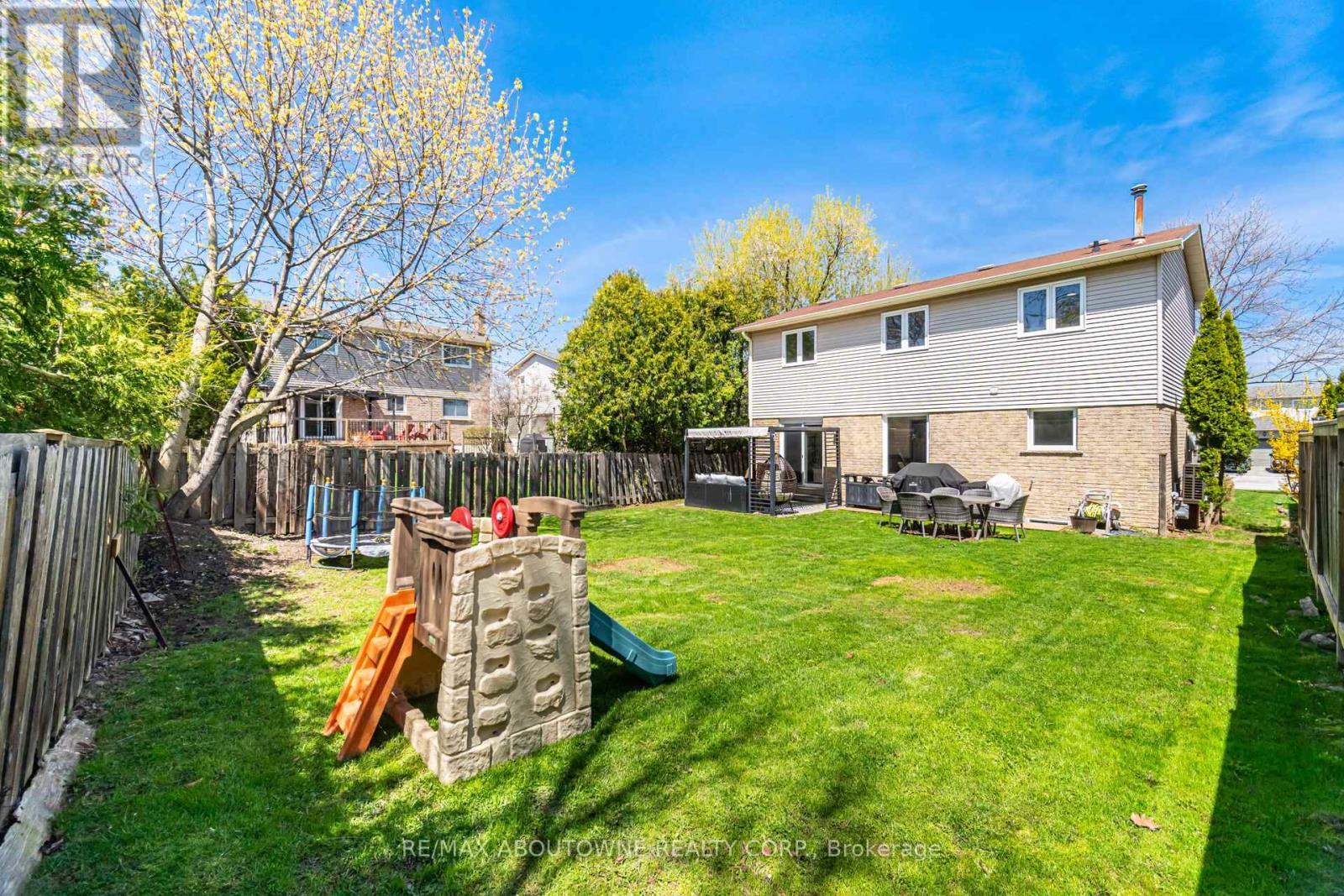 2395 Arnold Crescent, Burlington, ON