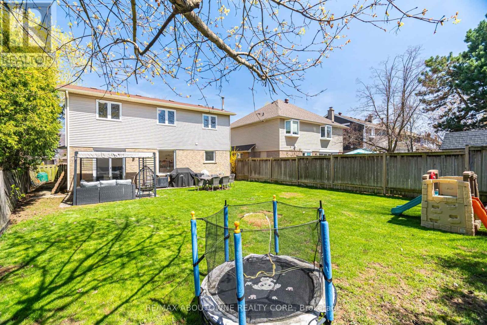 2395 Arnold Crescent, Burlington, ON