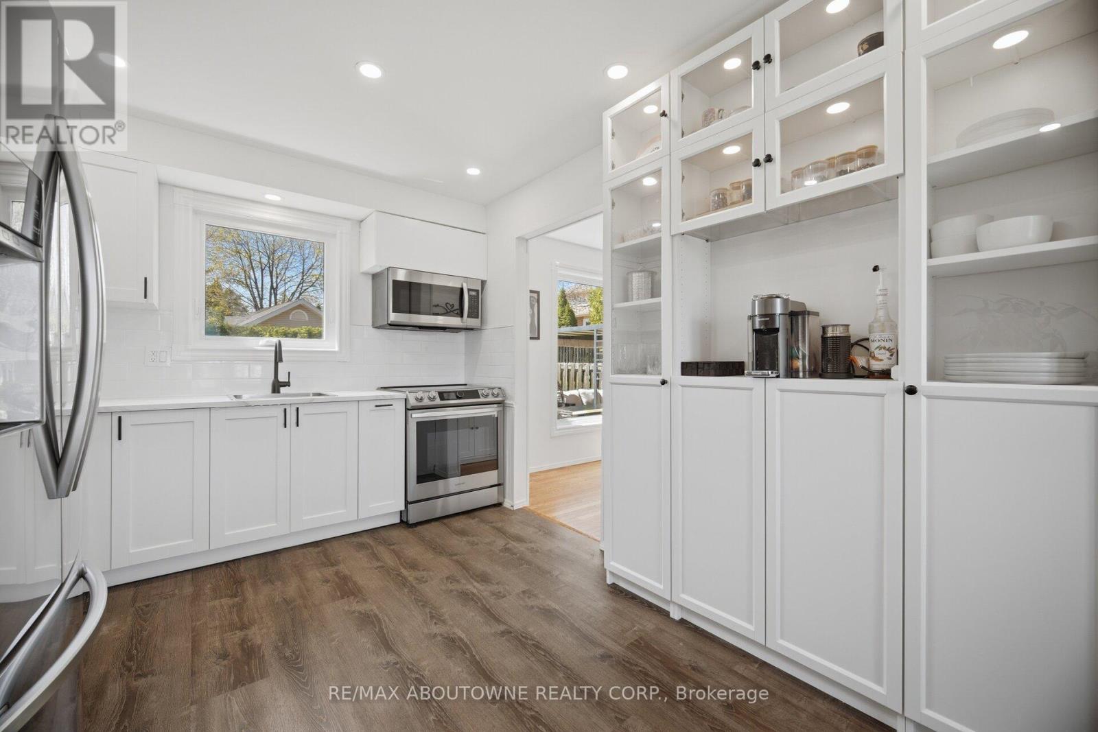 2395 Arnold Crescent, Burlington, ON