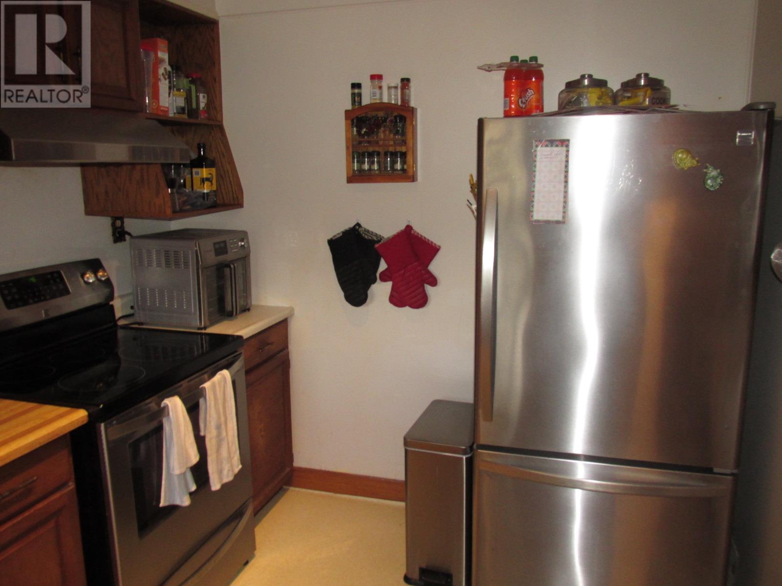 53 Valley Cres, Elliot Lake, ON