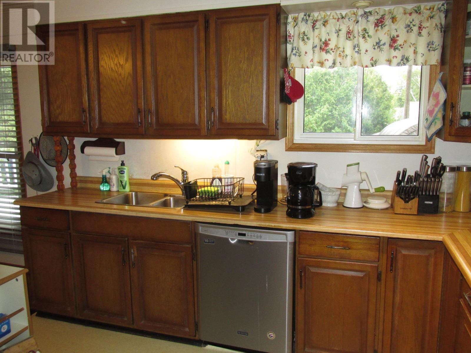 53 Valley Cres, Elliot Lake, ON