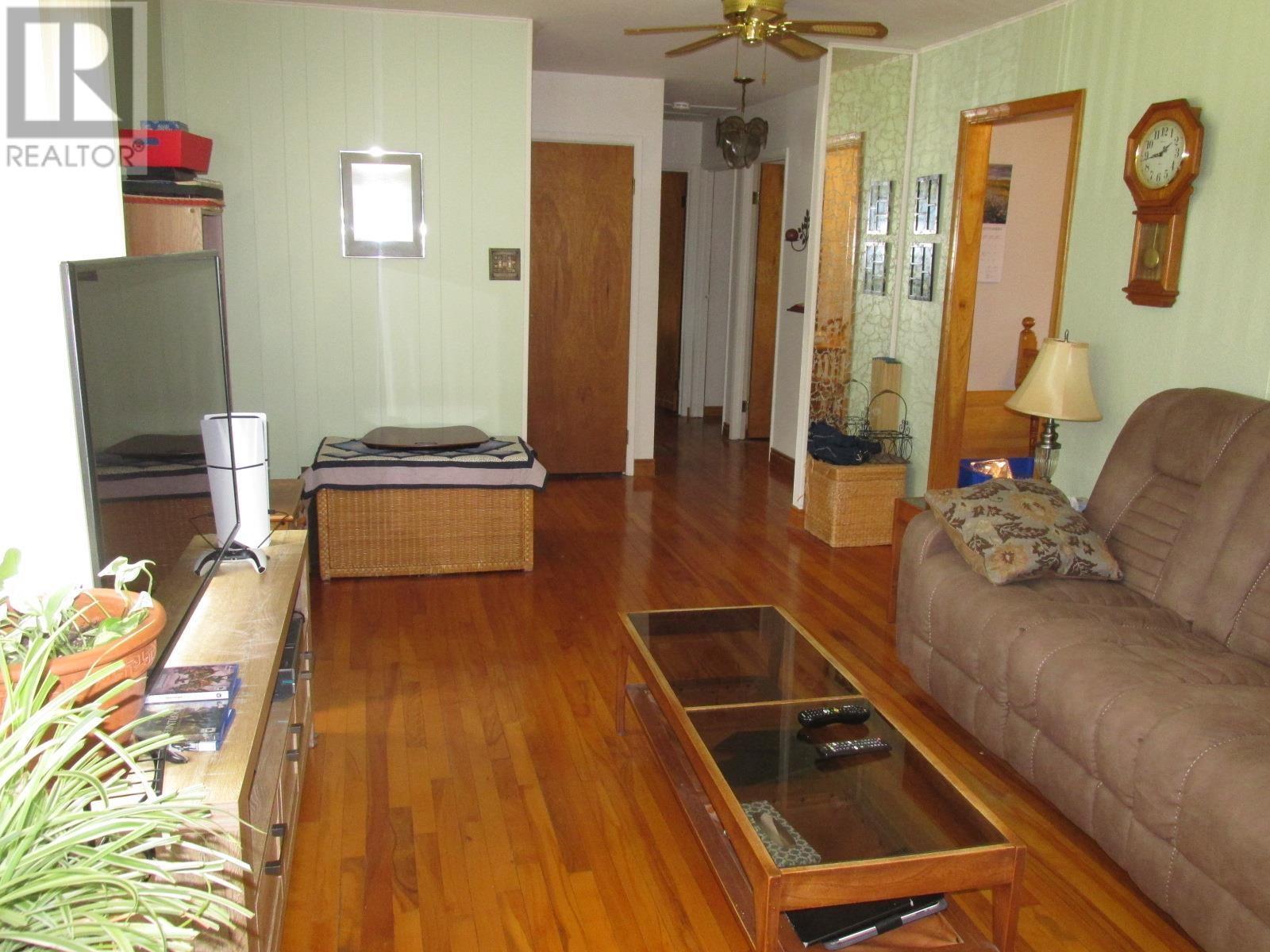 53 Valley Cres, Elliot Lake, ON