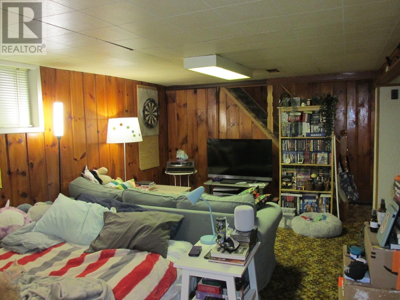 53 Valley Cres, Elliot Lake, ON