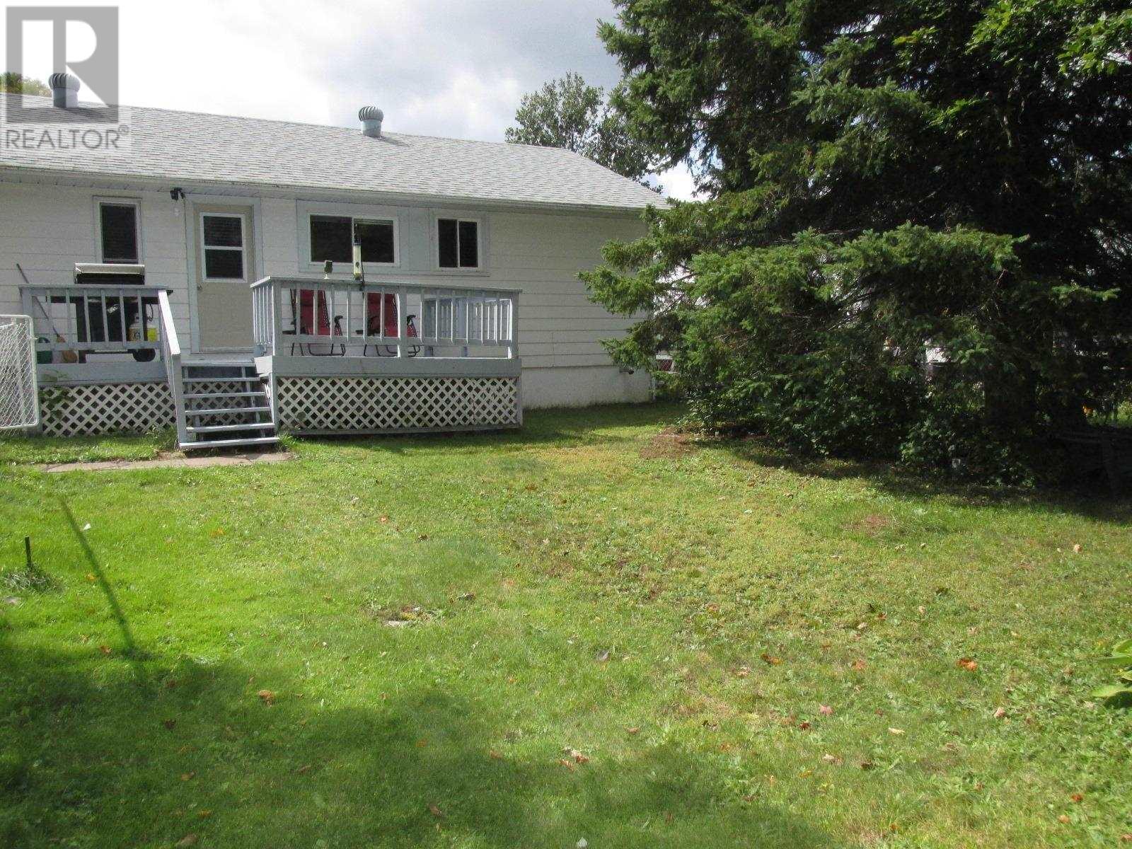 53 Valley Cres, Elliot Lake, ON