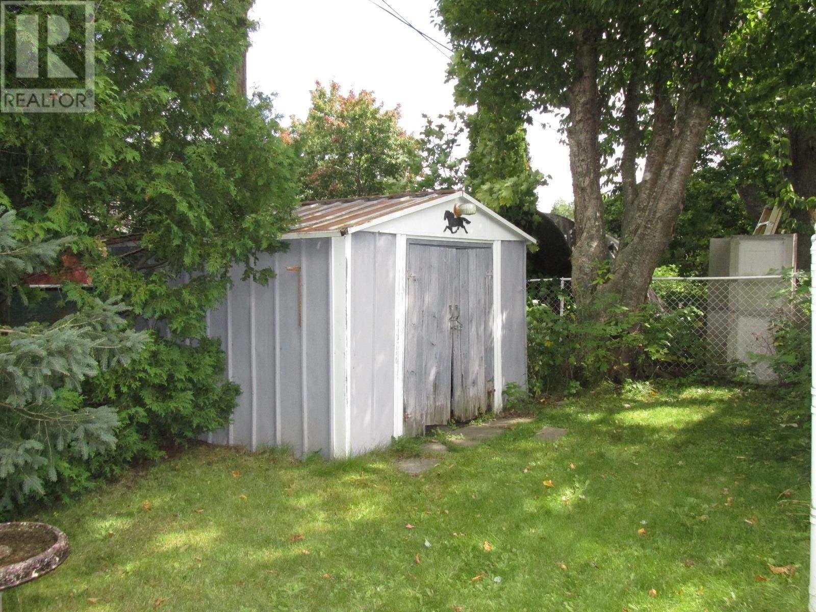 53 Valley Cres, Elliot Lake, ON