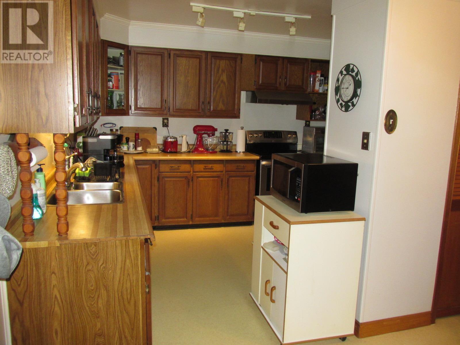 53 Valley Cres, Elliot Lake, ON