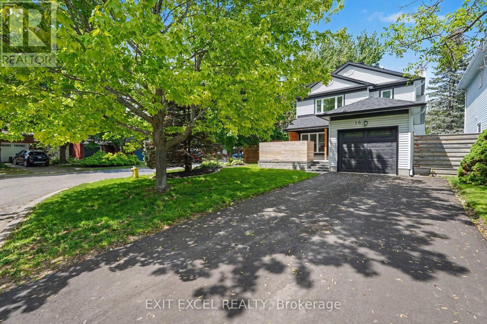 This house has really nice curb appeal - 16 Lima Way, Ottawa, ON