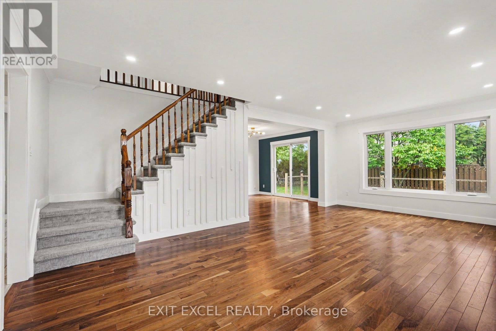 16 Lima Way, Ottawa, ON