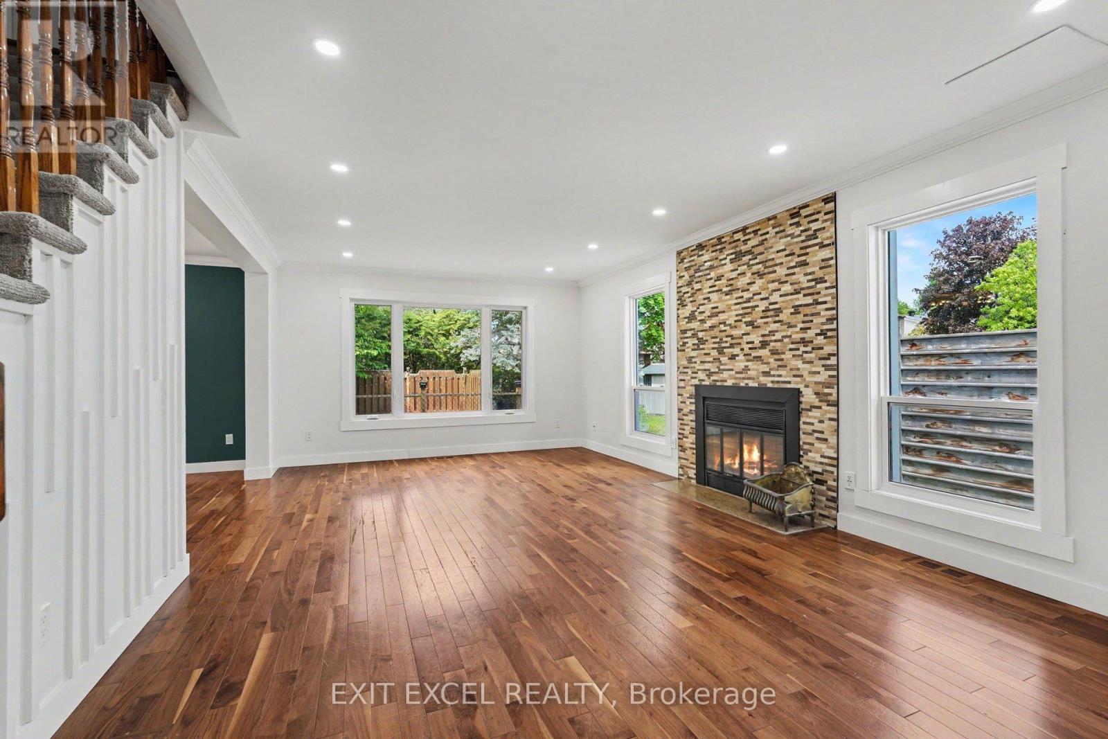 16 Lima Way, Ottawa, ON