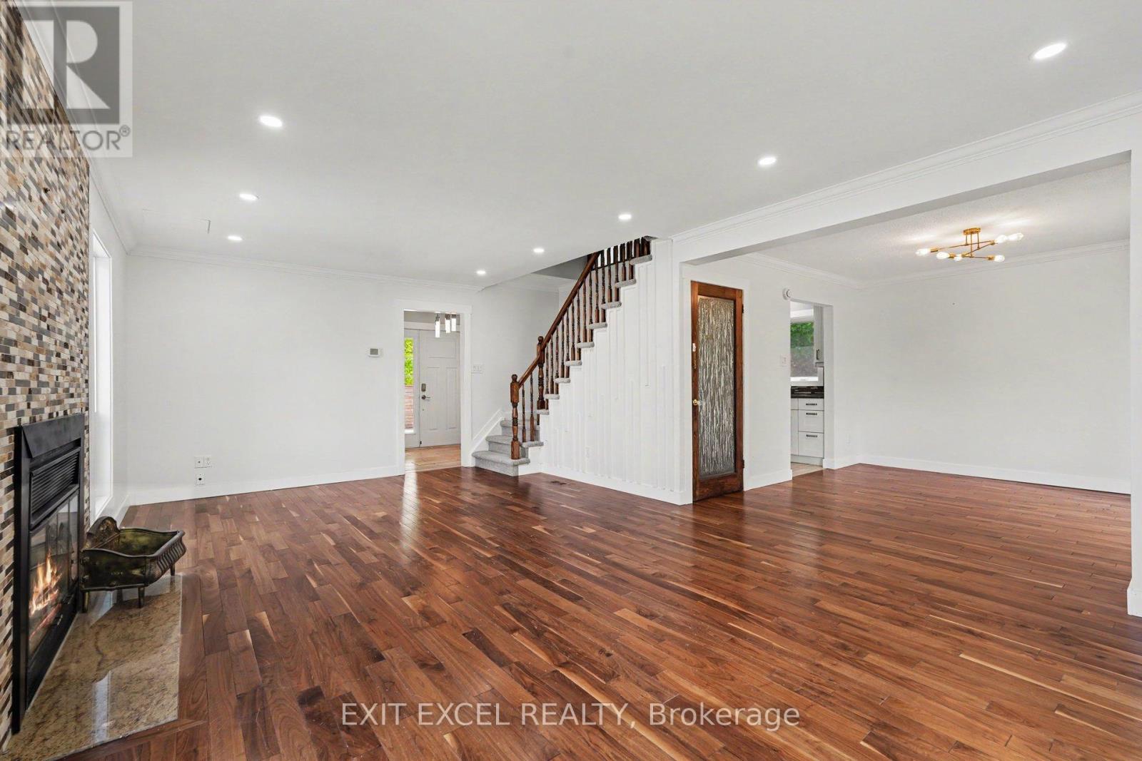 16 Lima Way, Ottawa, ON