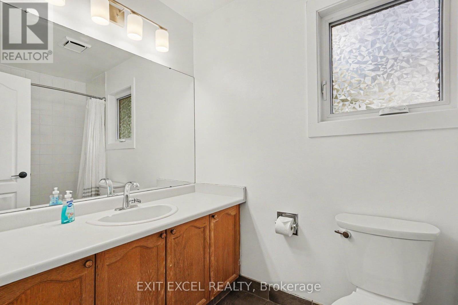 16 Lima Way, Ottawa, ON