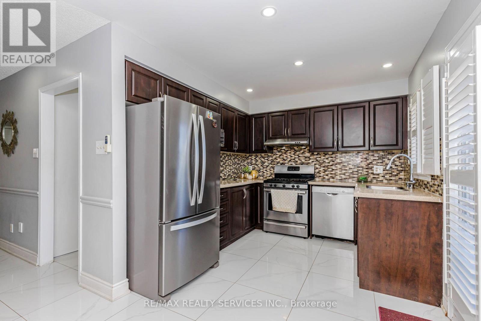 Kitchen with Potlights - 1135 Bellarosa Lane, Mississauga, ON