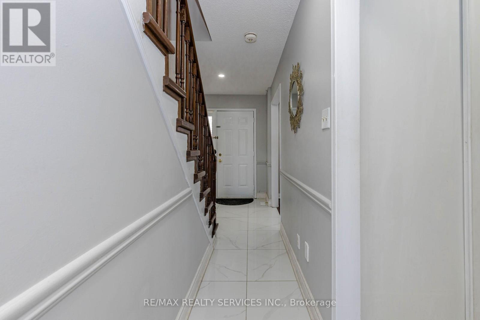 Hallway - 1135 Bellarosa Lane, Mississauga, ON